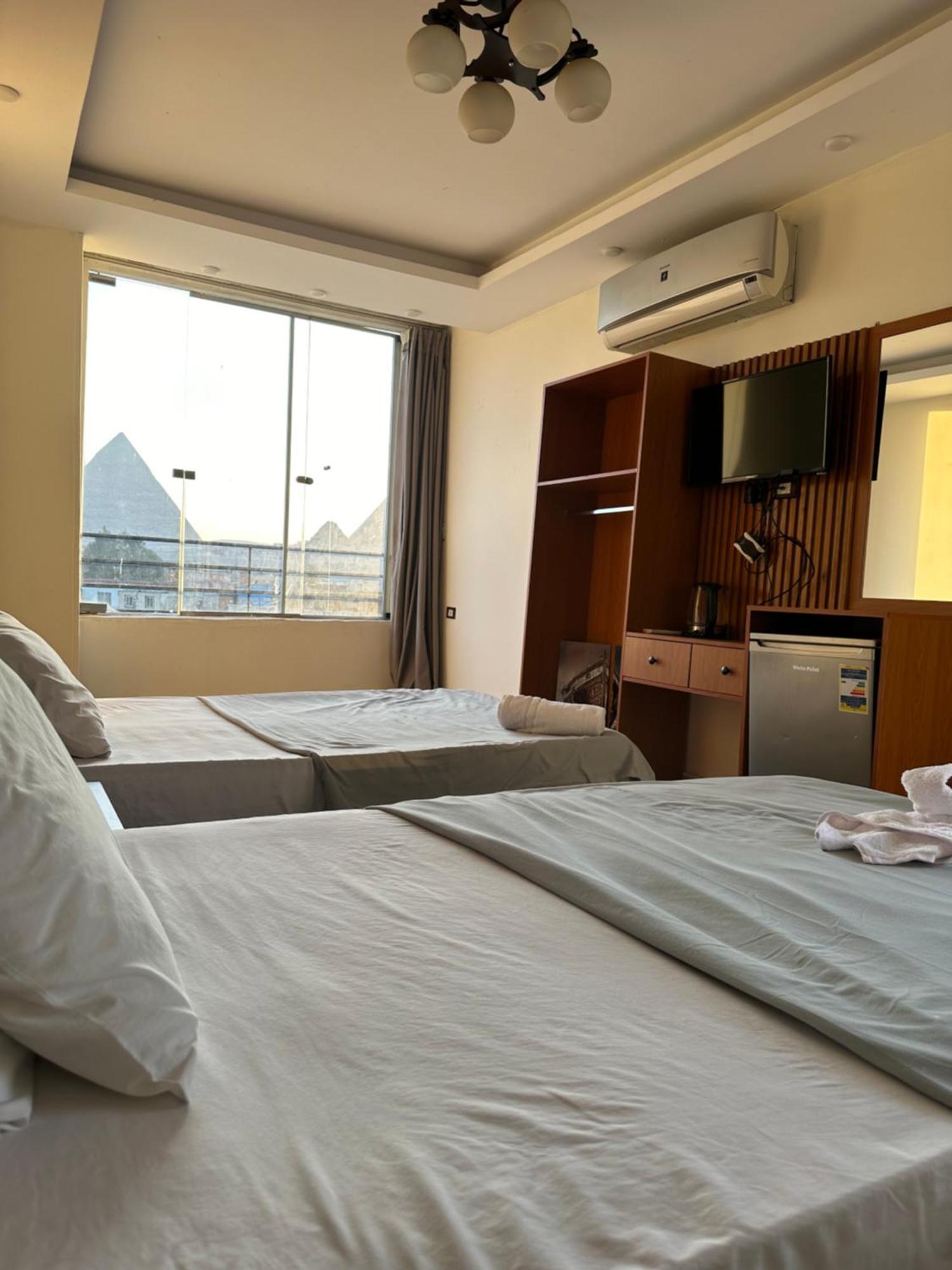 Hotel Ramesses Pyramids View