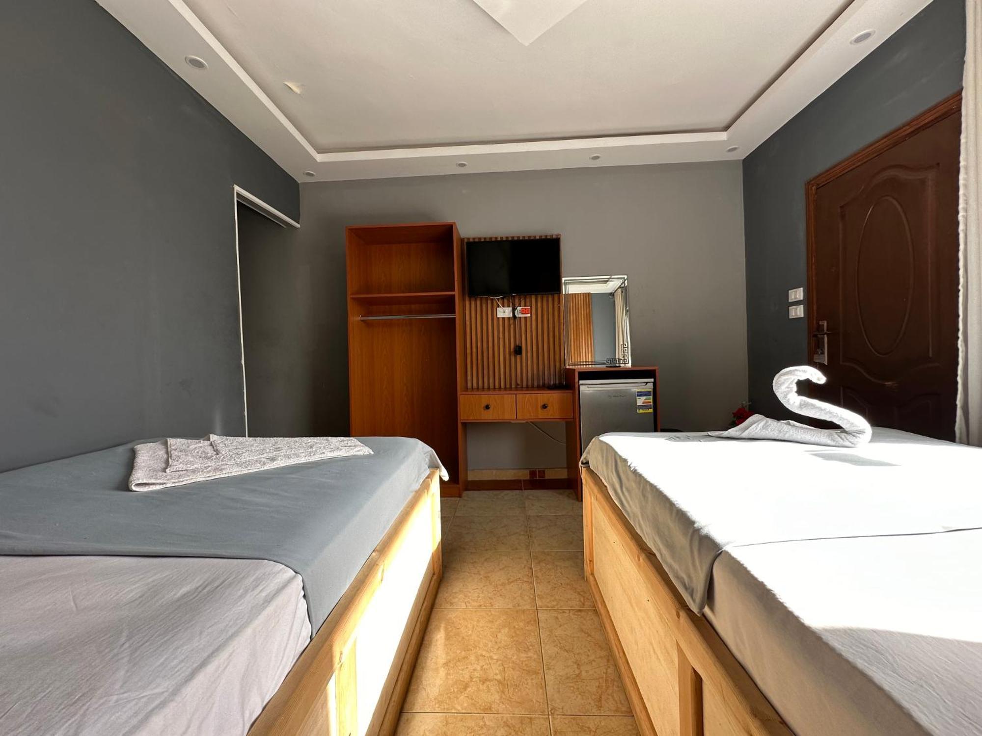 Hotel Ramesses Pyramids View