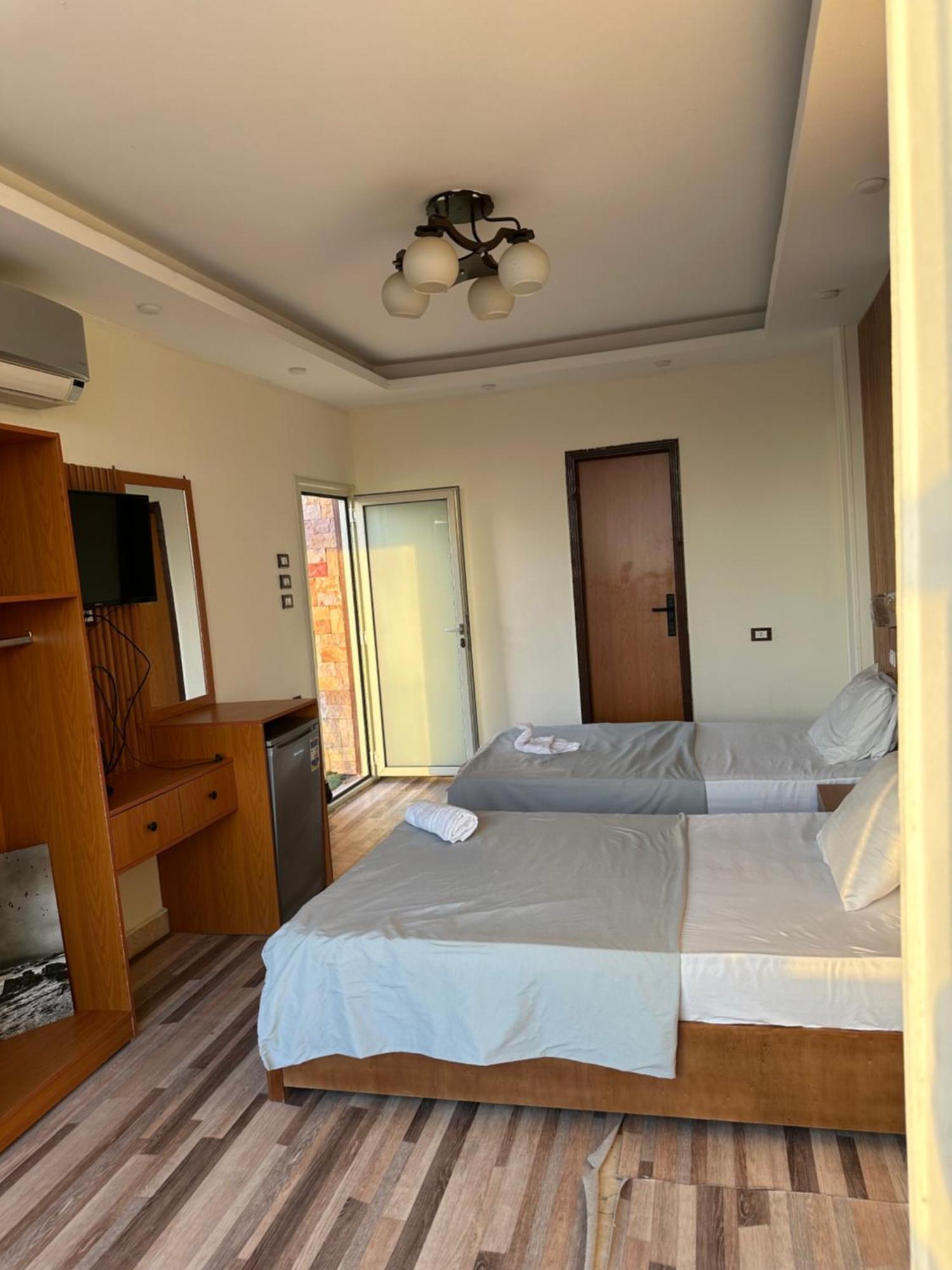 Hotel Ramesses Pyramids View